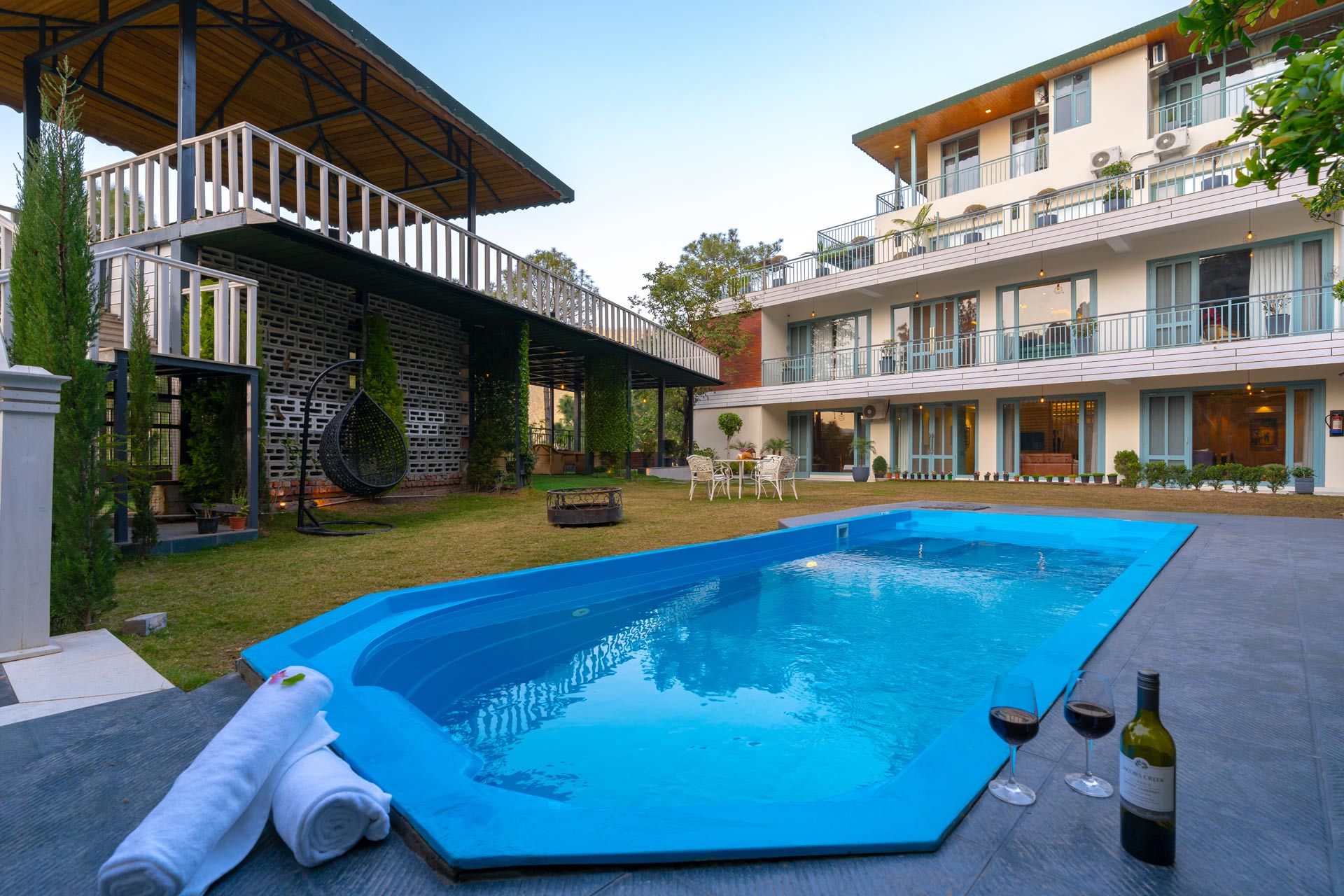 Book Your Luxurious Stay Aykon Estate w/ Outdoor Pool In Kasauli